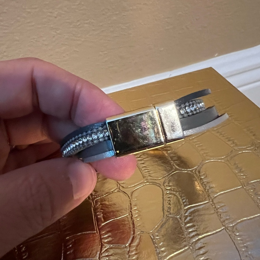 Elegant Silver and Gray Magnetic Clasp Bracelet - Picture 5 of 8